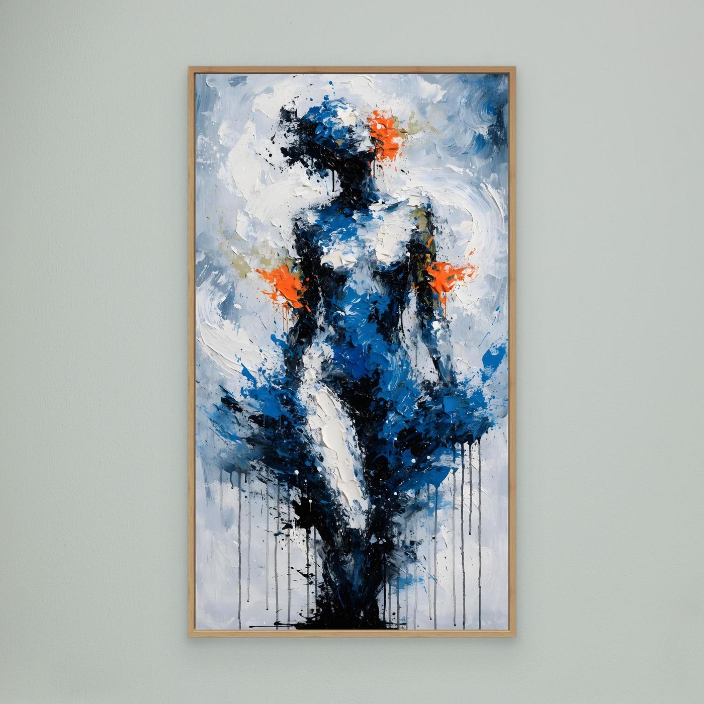 Aufrecht im Blau – eine aufrechte abstrakte Figur aus dynamischen Pinselspuren als XXL Leinwandbild | FOCUS No. 05